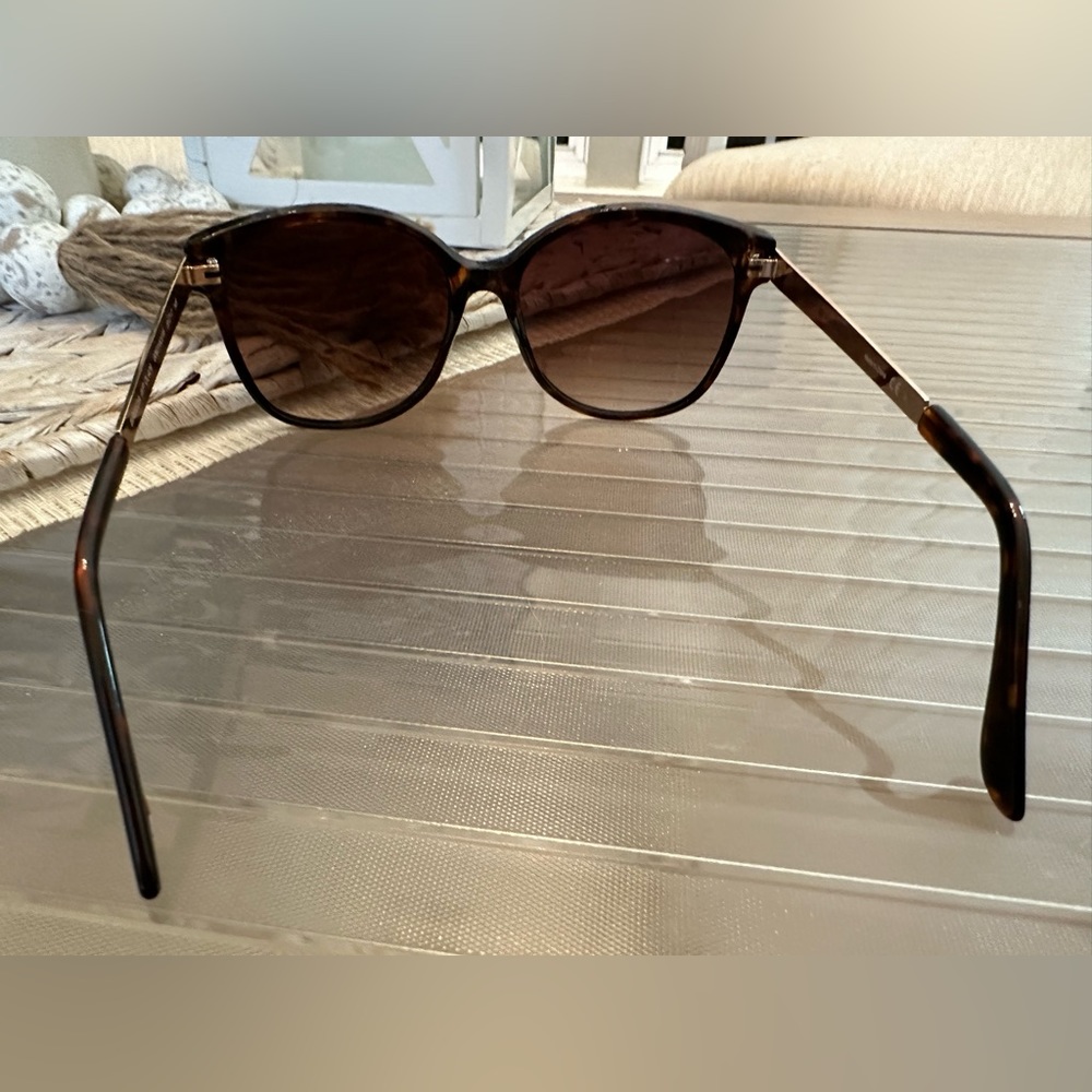 🔥NWOT Tommy Hilfiger Sunglasses! - Picture 4 of 4